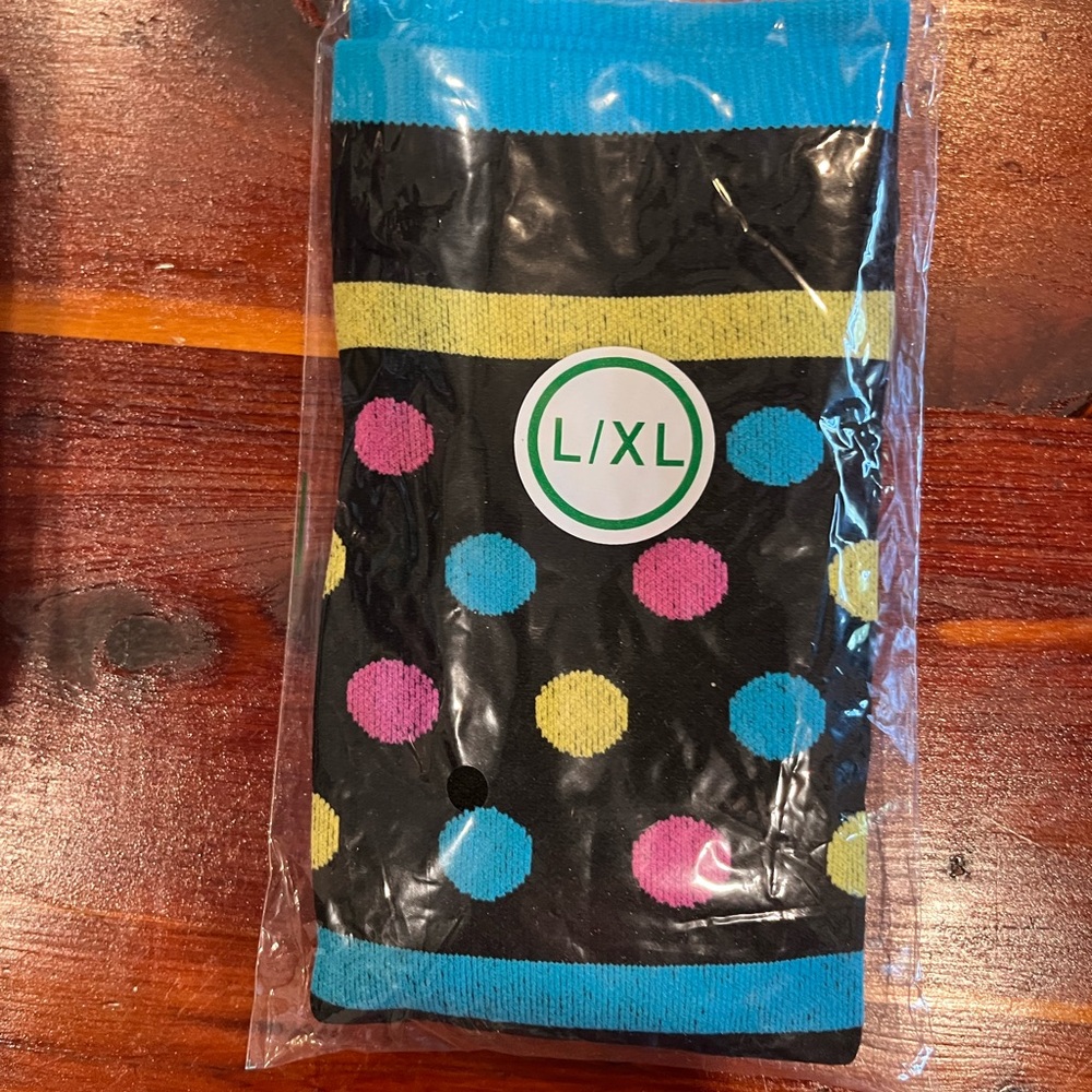 5 pairs @ $50 Women’s assortment 20-30 compression socks large/xlarge.